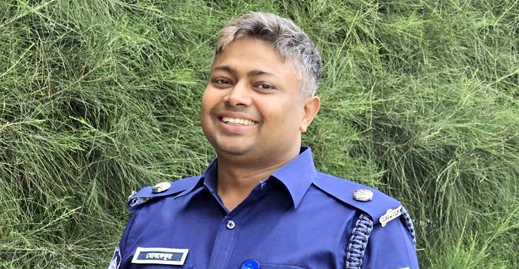<span>এনসিপির ওপর হামলা / </span>ট্যাংকের এসি খুব আরামদায়ক’ লিখে প্রত্যাহার অতিরিক্ত পুলিশ সুপার