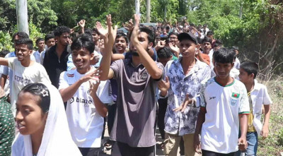 শিক্ষকের যৌন হয়রানি, শিক্ষার্থীদের বিক্ষোভ