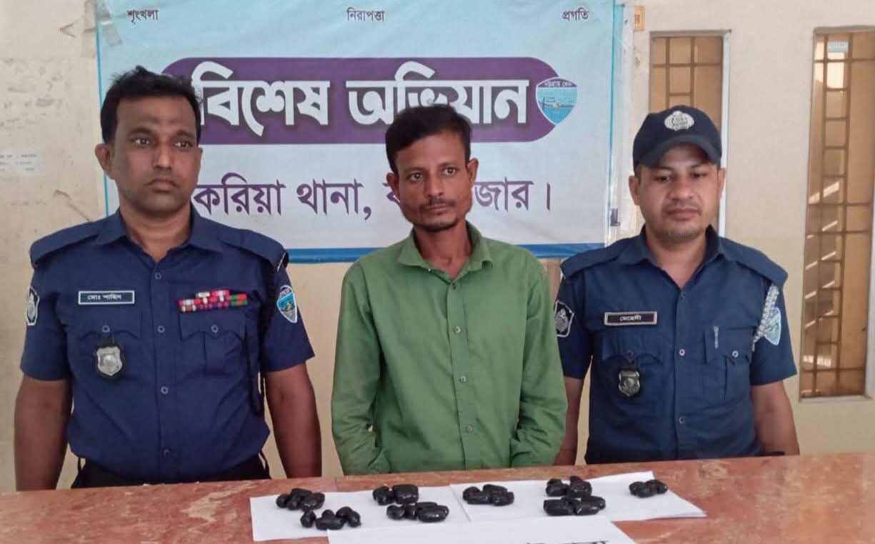 পায়ুপথে ১৯০০ পিস ইয়াবা পাচারকালে বাসযাত্রী আটক