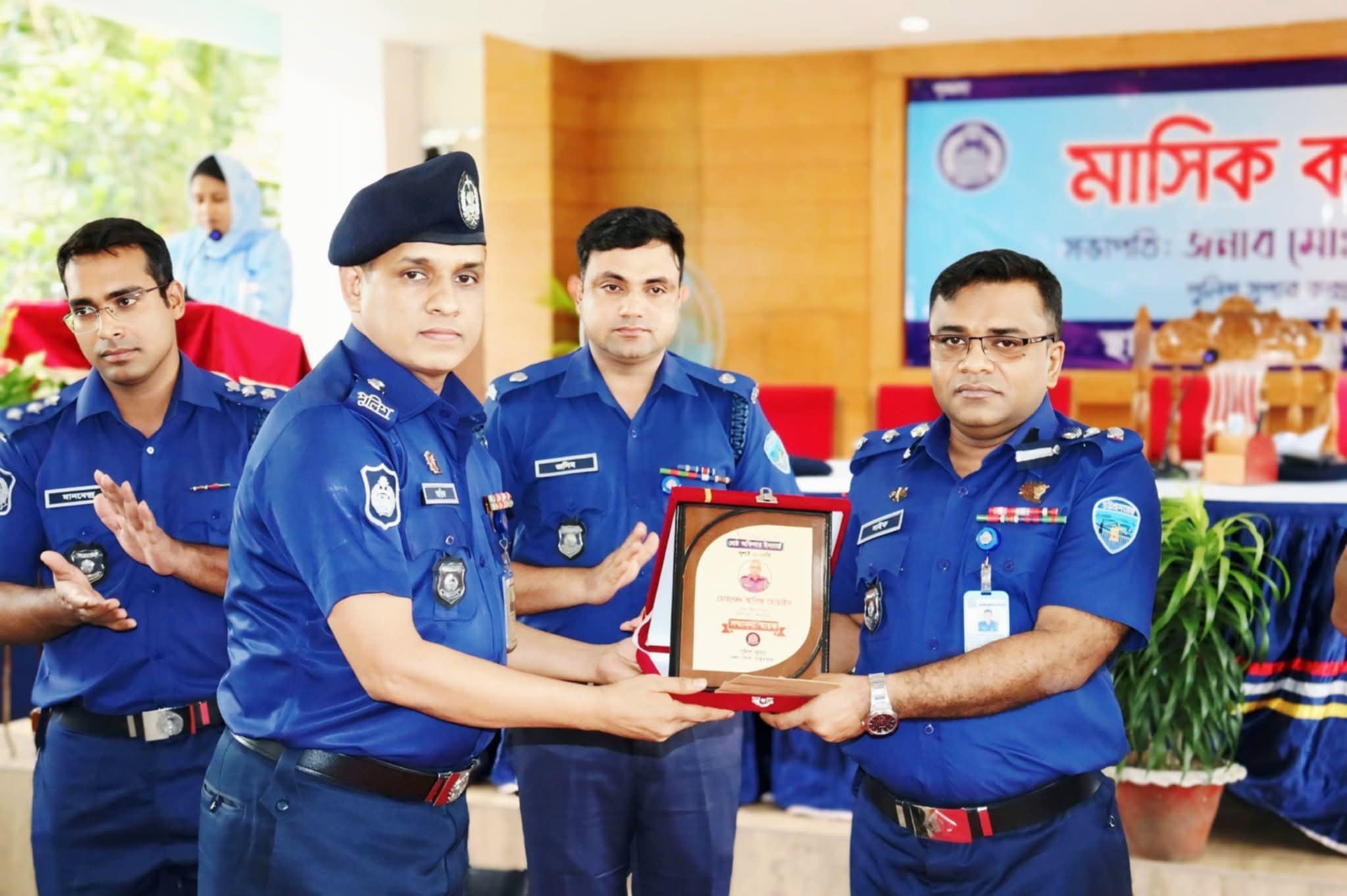 নারী শিক্ষক পেঠানো উখিয়ার ওসি- ইয়াবাসহ নানা বির্তকের পরও ‘শ্রেষ্ঠ ওসি’ পুরস্কৃত!