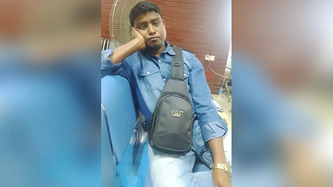 বিদেশ যেতে বিমানবন্দর সংশ্লিষ্টদের দ্বারে দ্বারে ঘুরছেন হোসাইন