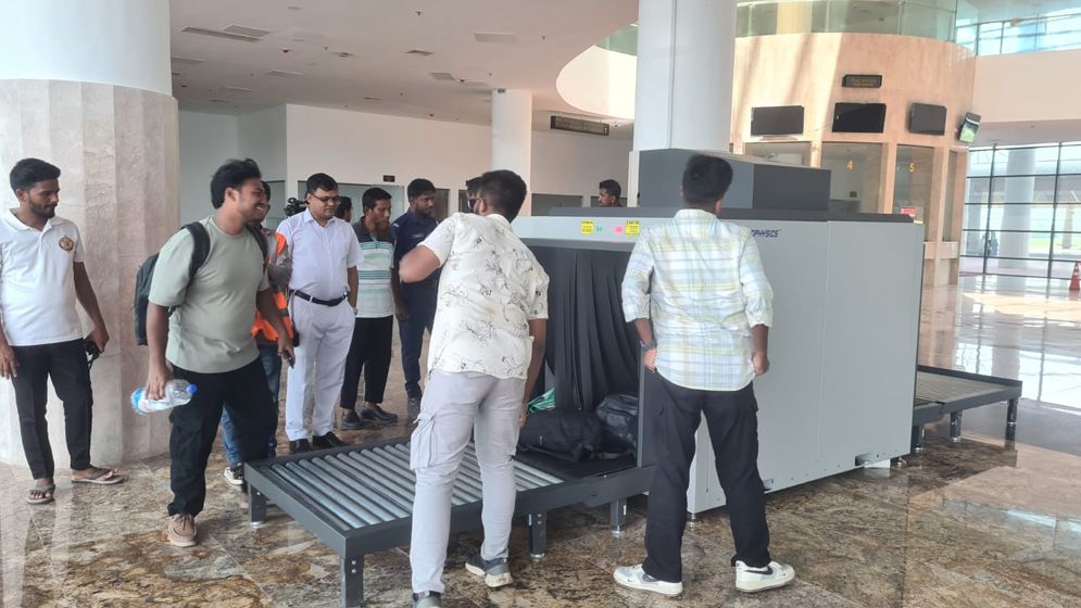 দেশের প্রথম রেল স্টেশনে স্ক্যানার বসলো কক্সবাজারে
