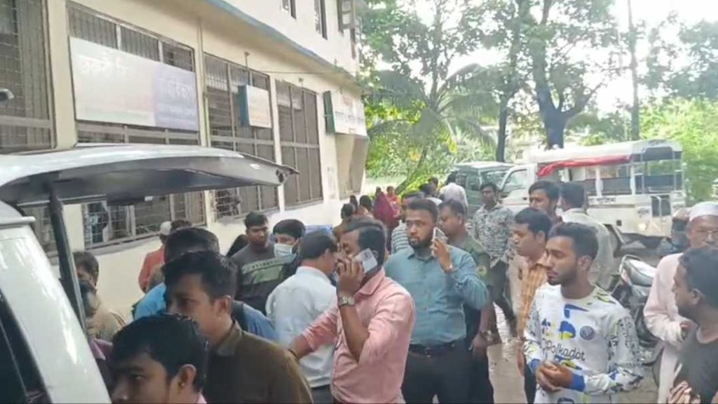 চট্টগ্রাম-কক্সবাজার মহাসড়কে প্রাণ গেল বউ-শাশুড়িসহ একই পরিবারের ৩ জনের