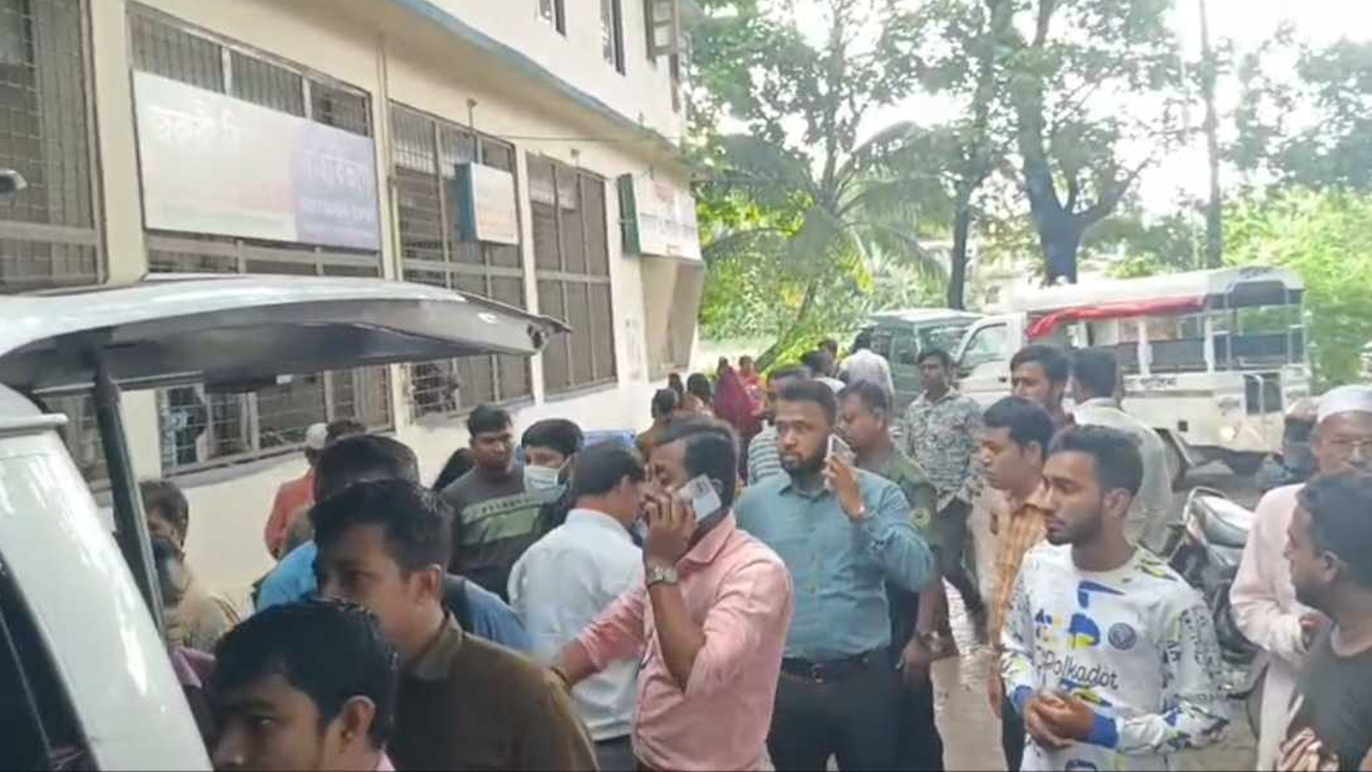 চট্টগ্রাম-কক্সবাজার মহাসড়কে প্রাণ গেল বউ-শাশুড়িসহ একই পরিবারের ৩ জনের