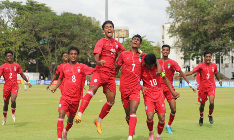 পাকিস্তানকে ২-০ গোলে বিদায় করে ফাইনালে বাংলাদেশ