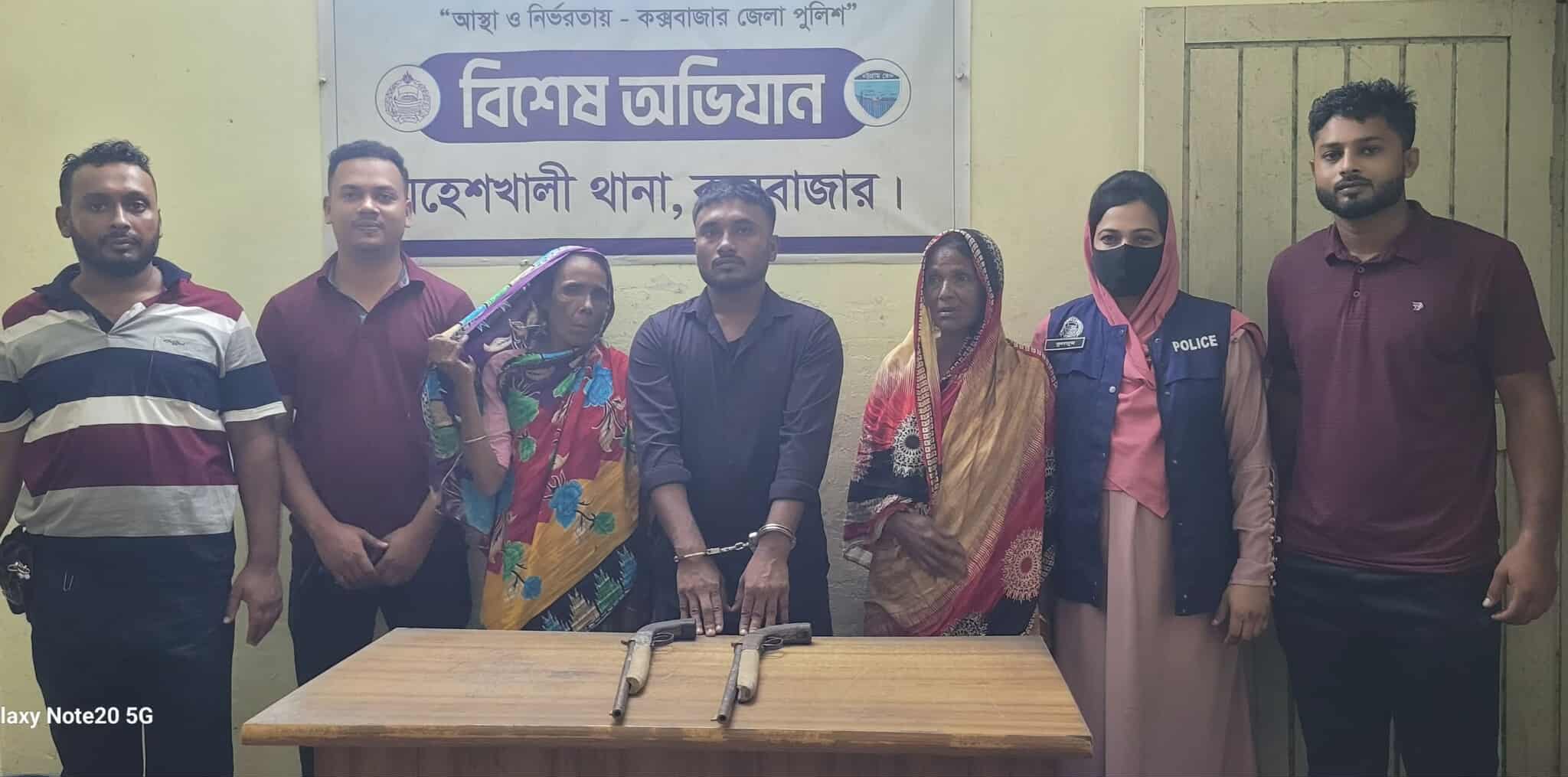 রাতে নারী দিয়ে অস্ত্র পরিবহণ:জেটিঘাটে পুলিশের অভিযানে আটক-৩