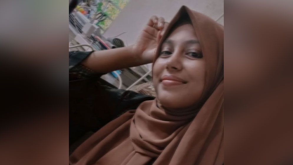আসল শিবির হইলো আমার মা, বাড়ি এলেই জোর করে বোরকা পরায়