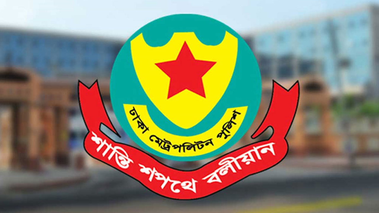 ধানমন্ডি ৩২ নম্বরে ব্যারিকেড দিয়ে পুলিশের তল্লাশি