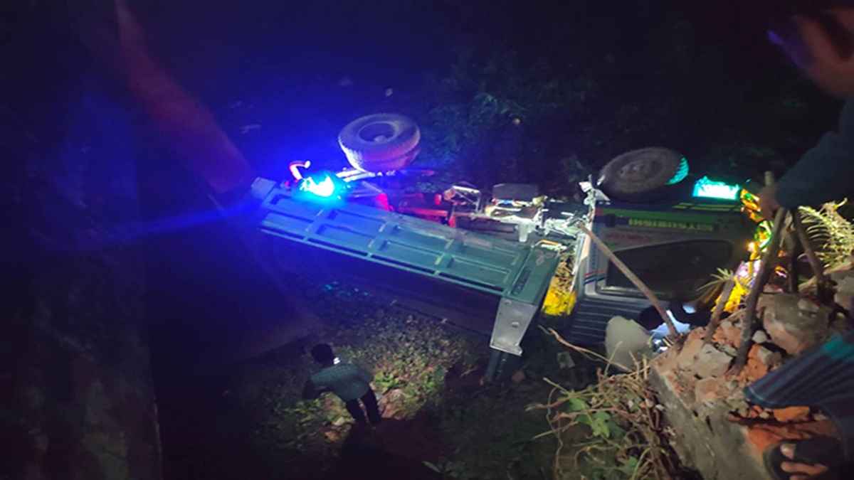 কক্সবাজারের চকরিয়ায় ট্রাকের ধাক্কায় মোটরসাইকেল আরোহী বাবা–ছেলে নিহত