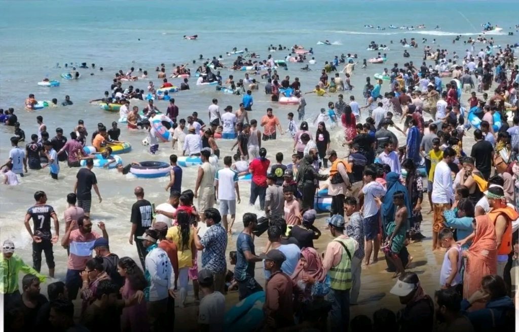 পর্যটকের ঢলে চাঙ্গা কক্সবাজার: এক সপ্তাহেই ৫৮০ কোটি টাকার বাণিজ্য