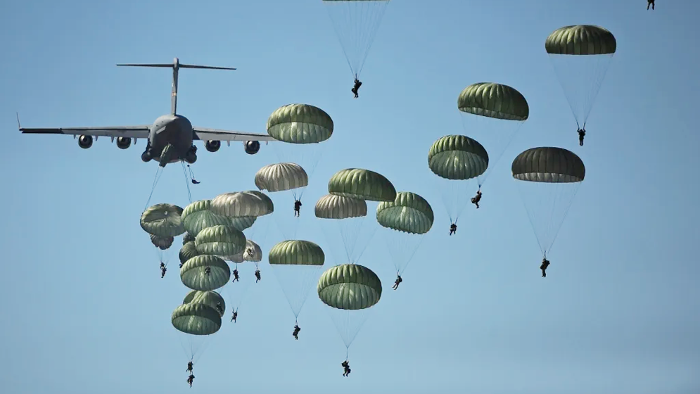 প্যারাস্যুটে ইরানে নামবে ২ হাজার মার্কিন সেনা