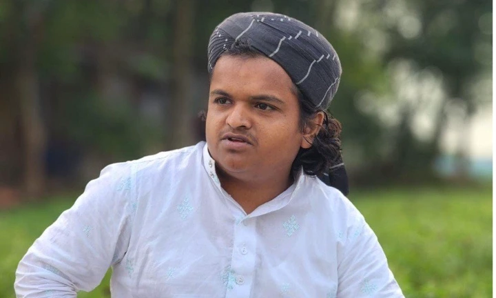 প্রথম স্ত্রীর কষ্ট হওয়া সত্ত্বেও গোনাহ থেকে বাঁচতে দ্বিতীয় বিয়ে করলেন রফিকুল ইসলাম মাদানী