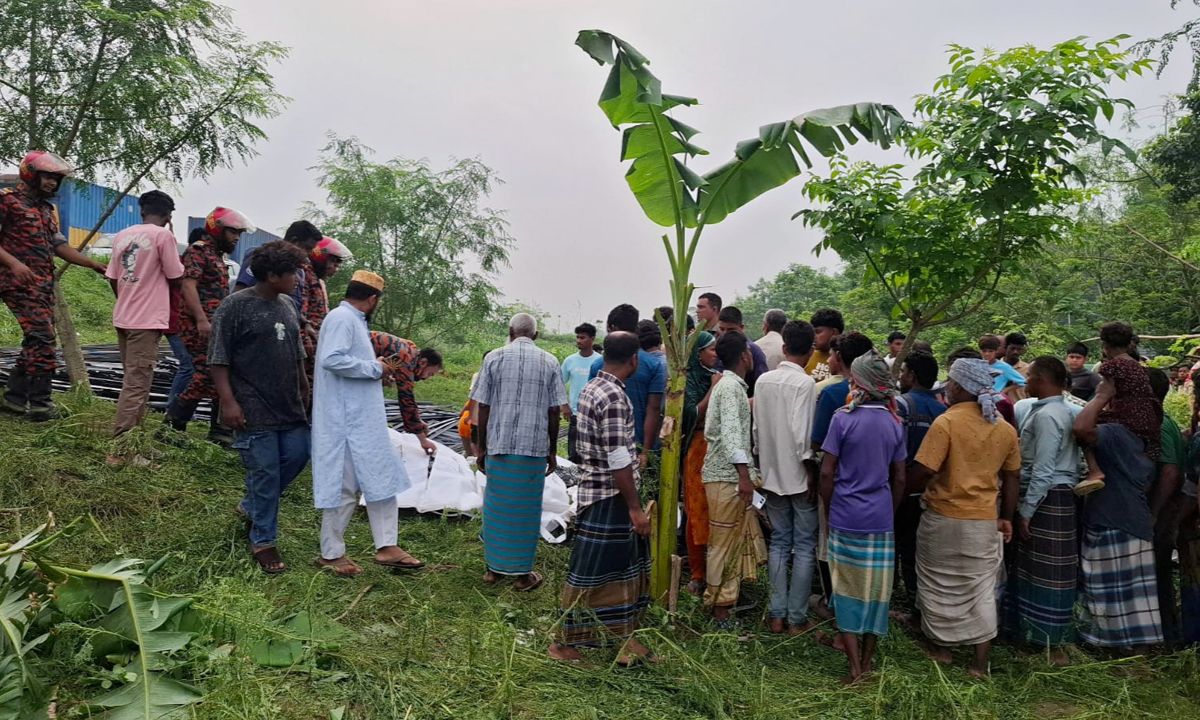 যমুনা সেতুর পূর্বপাড়ে রডবোঝাই ট্রাক উলটে নিহত ১৫