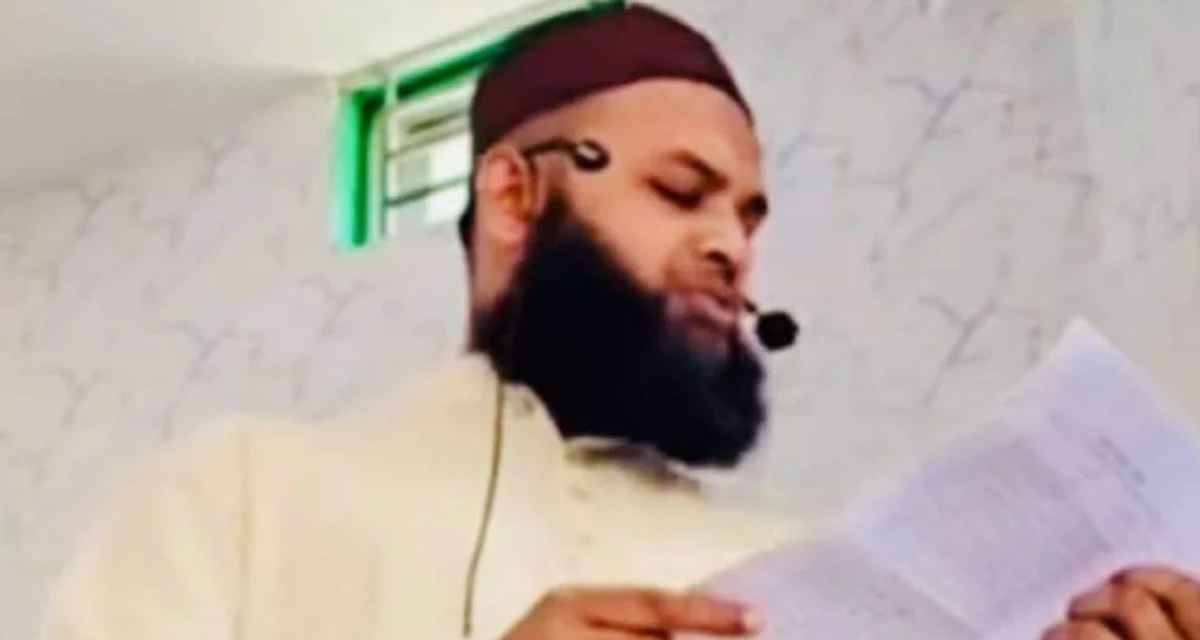 জুমার খুতবা ও ইমামতি করে প্রসংশায় ভাসছেন কুতুবদিয়ার ইউএনও