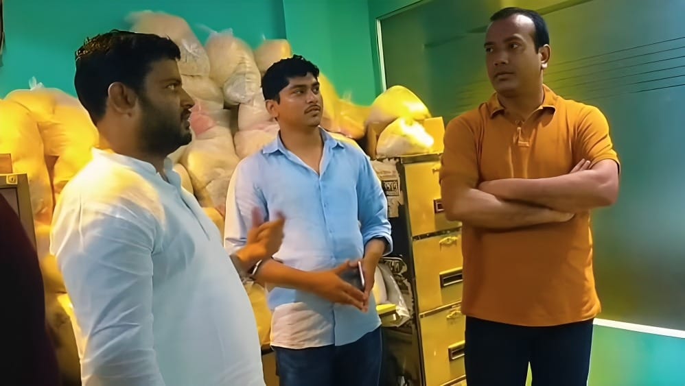 ঝিলংজা ইউপি চেয়ারম্যান পদপ্রার্থী রাশেদ-এর ত্রাণ কার্যক্রম পরিদর্শন করলেন ছাত্রদল কেন্দ্রীয় সভাপতি রাকিব