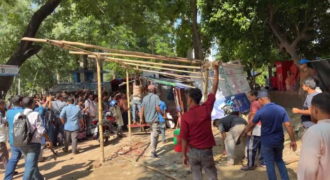 ভেঙে ফেলা হচ্ছে রাজিব শাহের নামাজ পড়ার জায়গা
