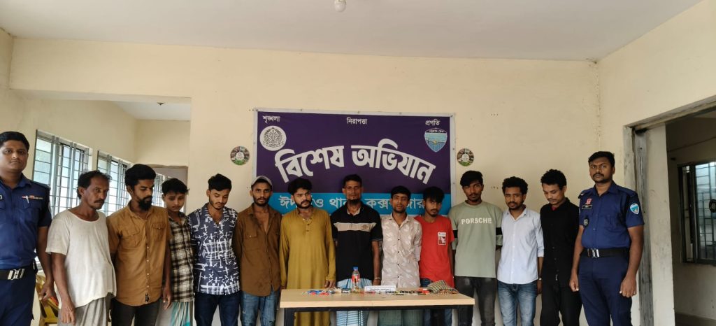 ঈদগাঁওয়ে পুলিশের অভিযানে ১২ মাদকসেবী আটক, উদ্ধার ইয়াবা সেবনের সরঞ্জামাদি