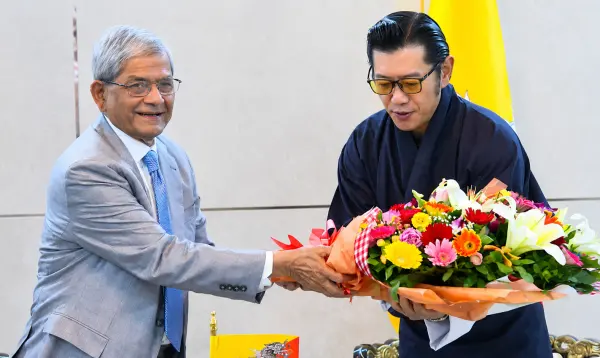 ঢাকায় ভুটানের রাজার যাত্রাবিরতি, সৌজন্য সাক্ষাৎ করলেন রাষ্ট্রপতি
