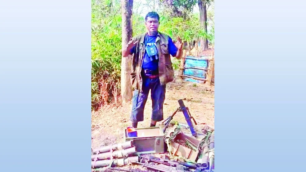 <span>মজুত প্রায় ৩ হাজার আধুনিক অস্ত্র, ভারী গ্রেনেড ও রকেট / </span>রোহিঙ্গা সন্ত্রাসী নবীর হাতে থানা লুটের ১৭ পিস্তল