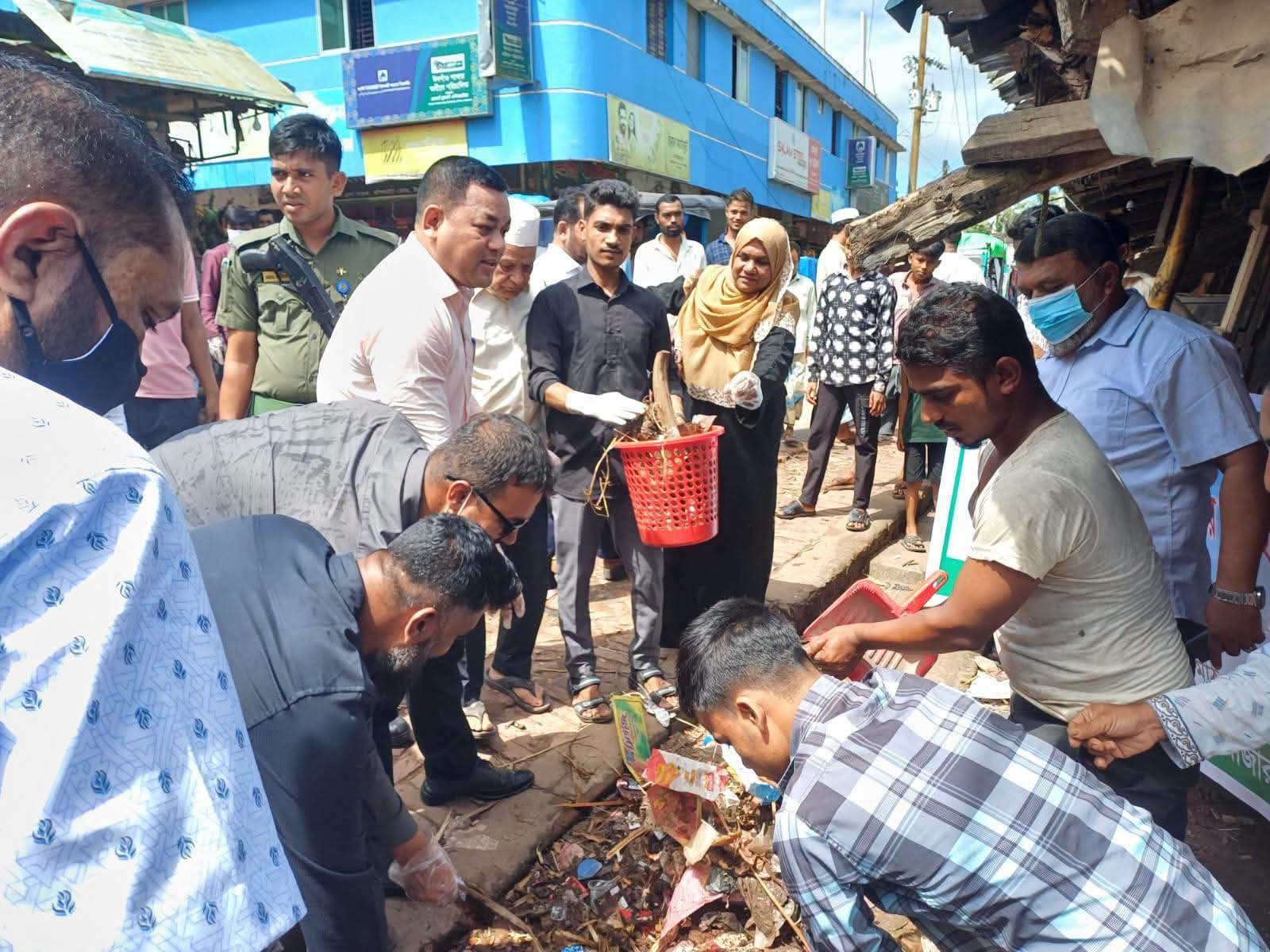 ঈদগাঁওয়ে ডেঙ্গু প্রতিরোধে পরিচ্ছন্নতা অভিযান
